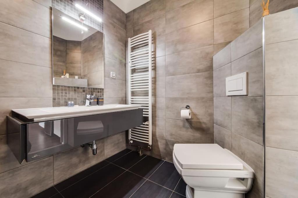 Top Floor Studio With Terrace Prague Exterior photo